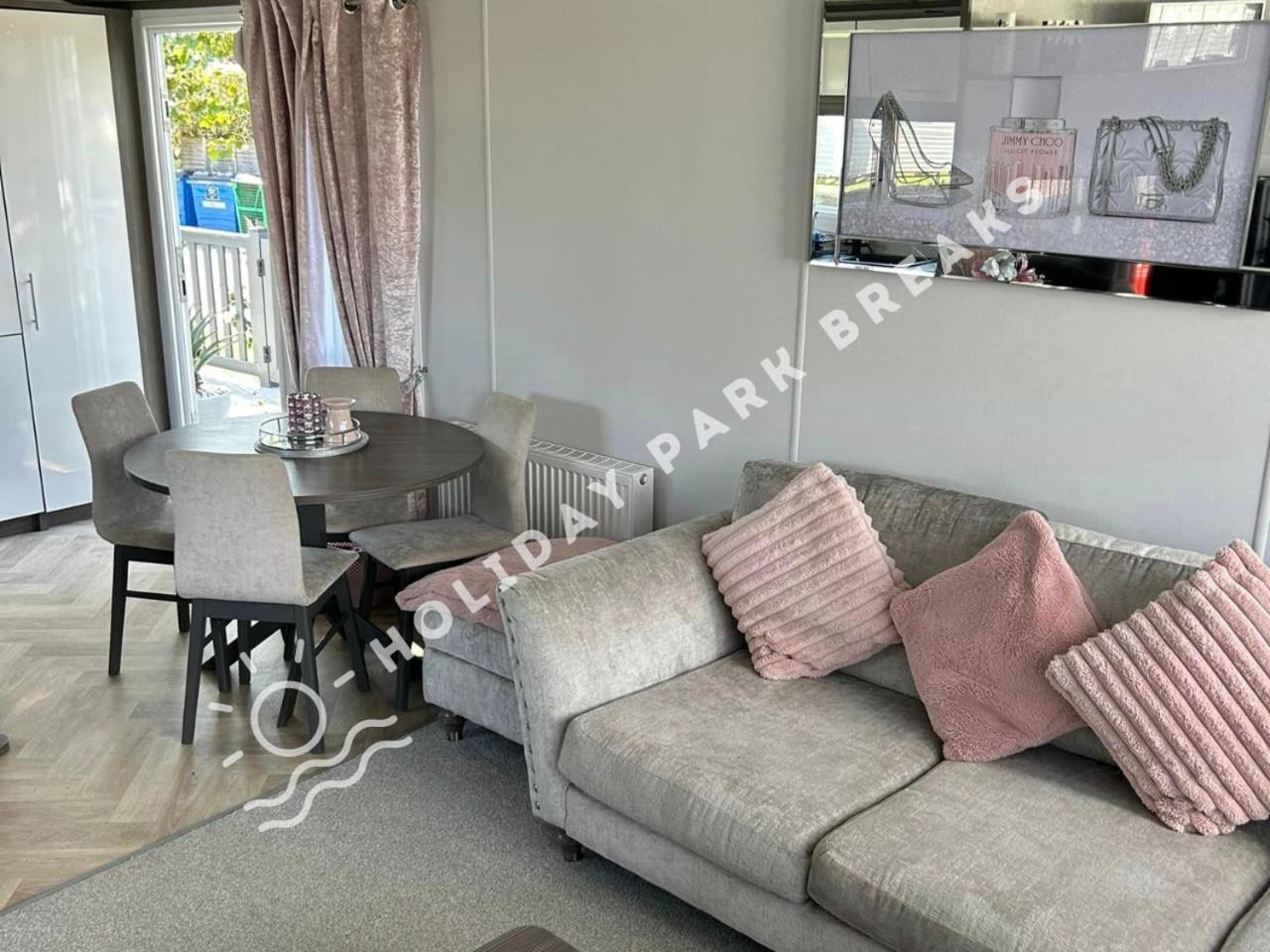 Luxury 2 Bedroom At Seal Bay Resort Selsey Exteriör bild